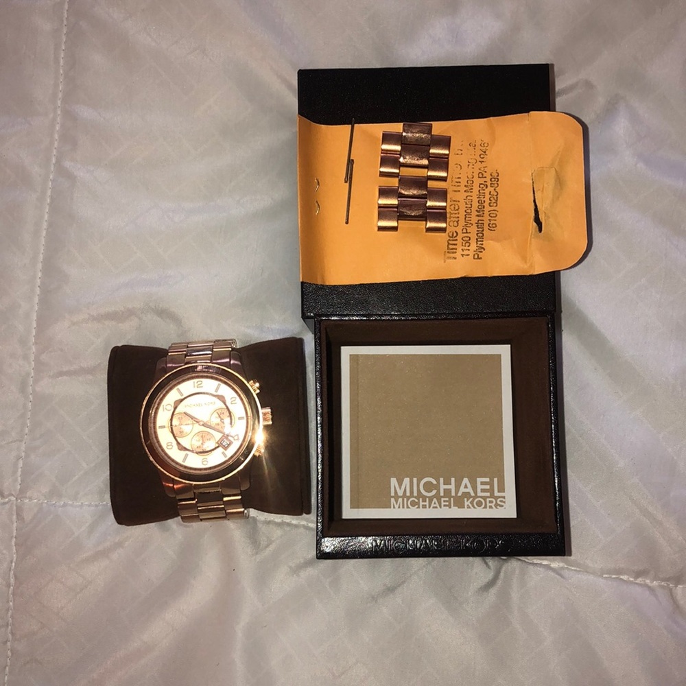 Michael Kors Gold Watch - Picture 2 of 8